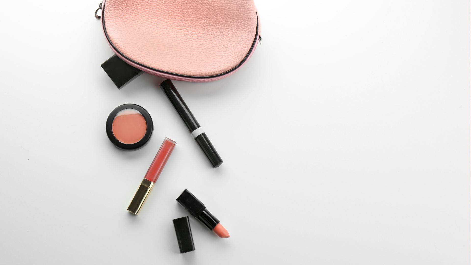 How To Pick The Perfect Make Up Travel Bag