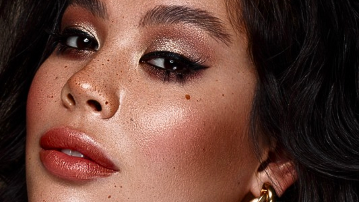 How To Do A Holiday Party Makeup Look That's Not Overdone