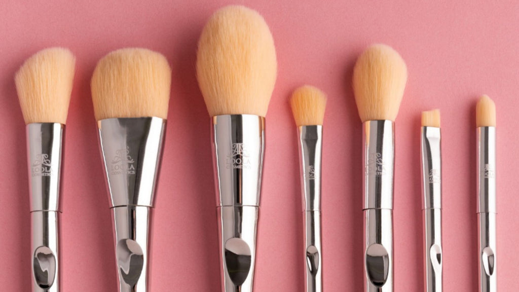 The Complete Guide to Choosing the Right Make-Up Brush Set Loola